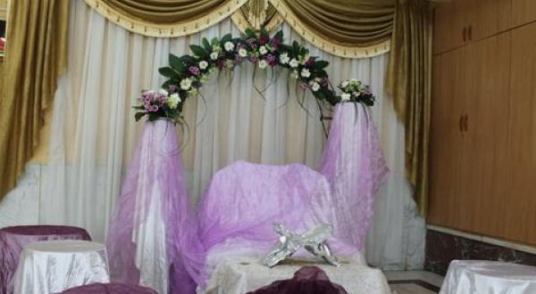 تالار یاس سفید اصفهان